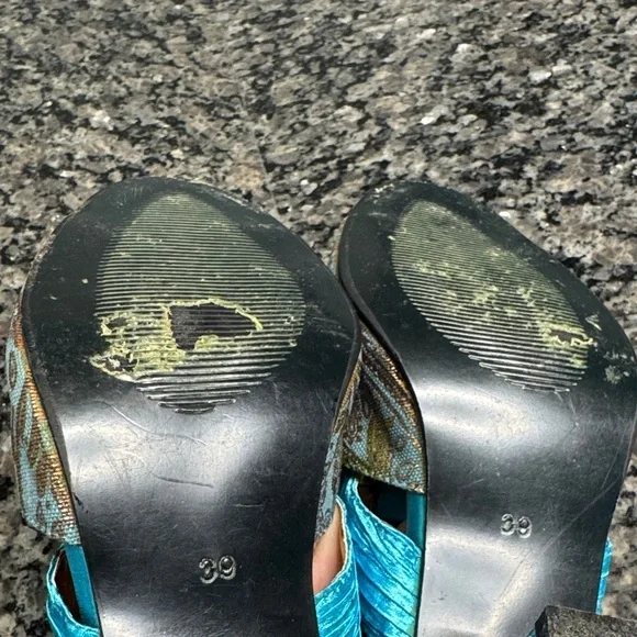 Vogue Turquoise and Gold Embellished Heels EUC 39 - Picture 13 of 16